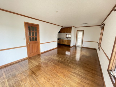 【居間・リビング】 | 熊谷市瀬南  中古住宅 | 現地(2023年4月撮影)