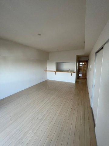 仲介手数料0円！！悠和苑の居間・リビング