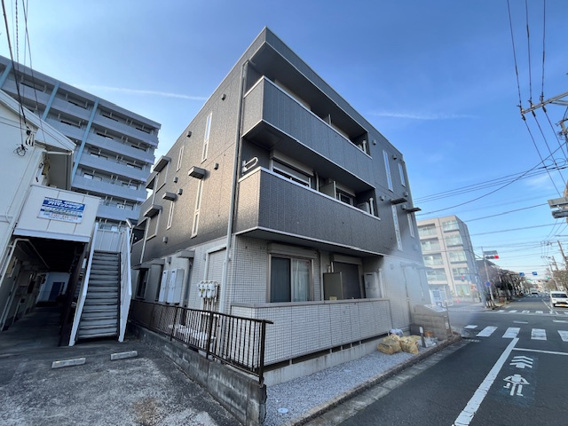 イースト河辺の外観