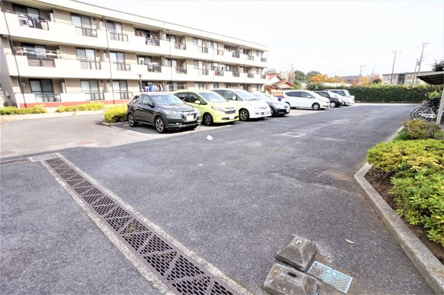 ボアクレールＡ棟の駐車場|敷地内駐車場も空があります
