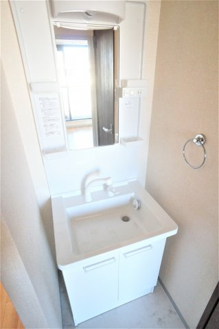 ボアクレールＡ棟の独立洗面台|※写真は別タイプのお部屋です。