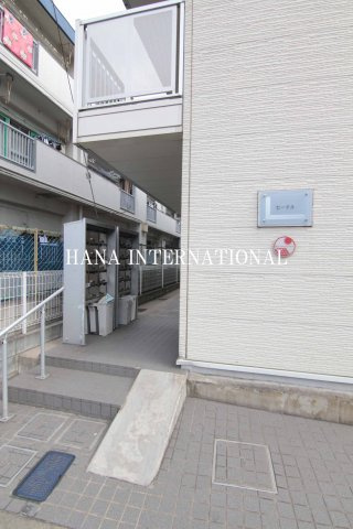 レオパレスセードルのエントランス