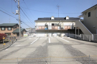 【外観】 | 小机パーキング　　　お問い合わせの多いコンクリート敷駐車場！