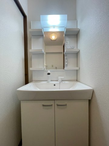 仲介手数料0円！！FILL SHINEの洗面所