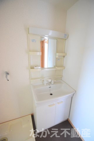 【洗面所】 | 脱衣スペースもあります