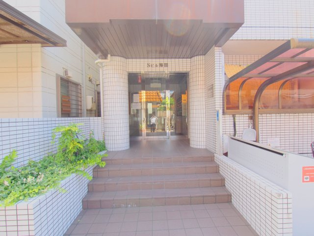 Sビル海田のエントランス