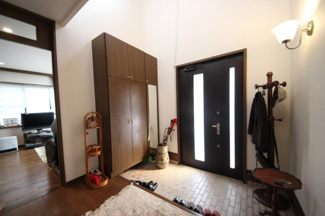 【玄関】 | 大津市仰木の里東5丁目11-15　中古戸建