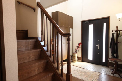 【玄関】 | 大津市仰木の里東5丁目11-15　中古戸建