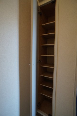 エステート宮久保Ａ棟の玄関|玄関にはシューズBOXを設置♪