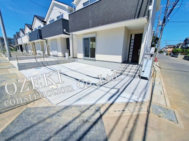 越谷市大沢新築戸建て7棟現場　時間を超えて受け継がれていく住まい-LIGNAGEリナージュ-の駐車場