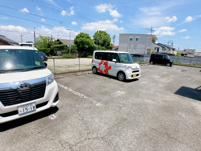 メゾン西ノ宮の駐車場