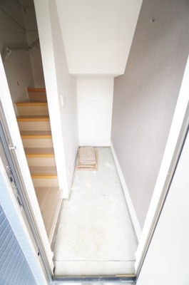 【玄関】 | ピボワンヌ | ※同物件・反転タイプの写真です。