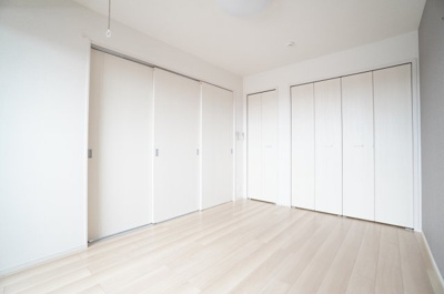 【洋室】 | ピボワンヌ | ※同物件・反転タイプの写真です。