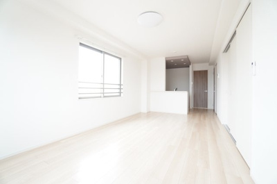 【居間・リビング】 | ピボワンヌ | ※同物件・反転タイプの写真です。