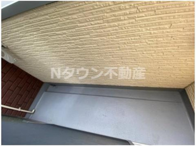 【バルコニー】 | VillaEmilia | 開放的で明るい空間を演出してくれるバルコニーです