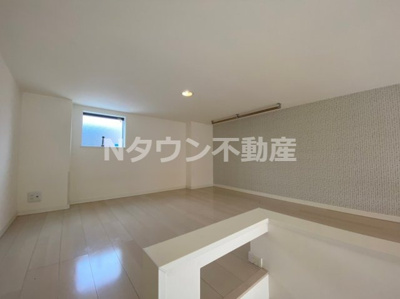 【その他】 | VillaEmilia | 広くて明るい寝室