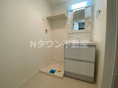 【独立洗面台】 | VillaEmilia | 朝の身支度には欠かせない独立洗面化粧台