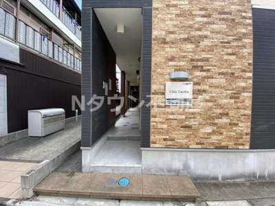 【エントランス】 | VillaEmilia | 落ち着いたエントランスです