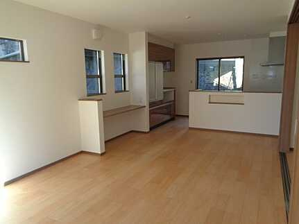 呉市宮原８丁目　新築一戸建て（全2棟）の居間・リビング