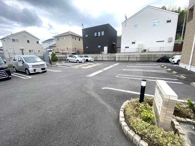 Ｌｉｌｉｅ（リーリエ）の駐車場