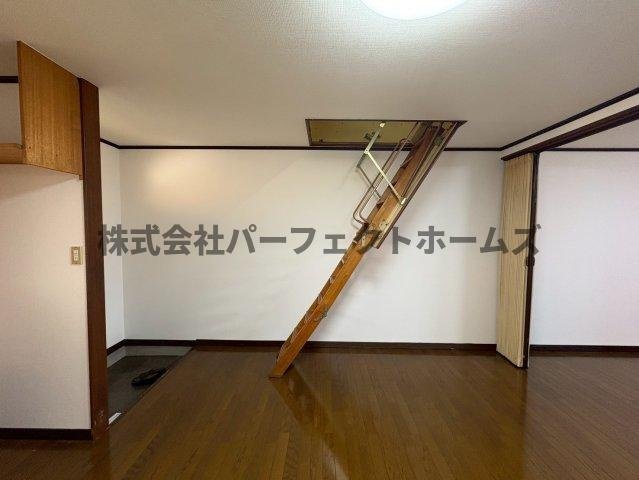 エステート走谷の居間・リビング|こちらのリビングで趣味の時間をお楽しみください