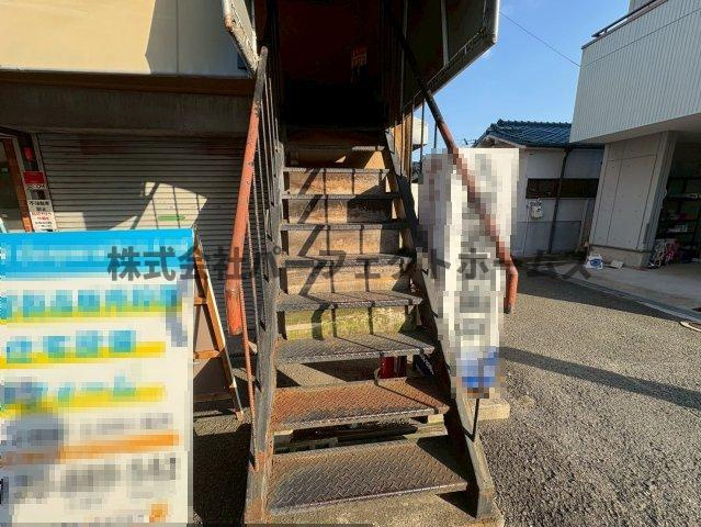 エステート走谷のエントランス|毎日通るエントランスはこのようになっています