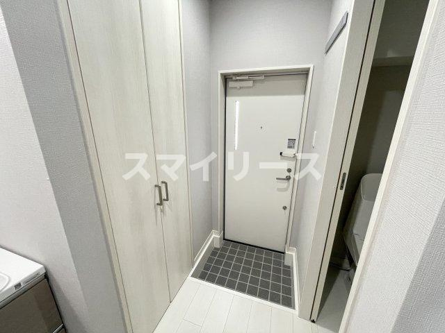 ドミール桐ケ谷の玄関