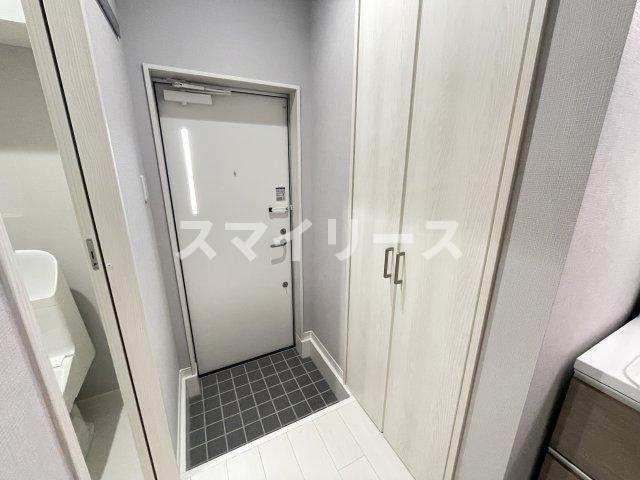ドミール桐ケ谷の玄関