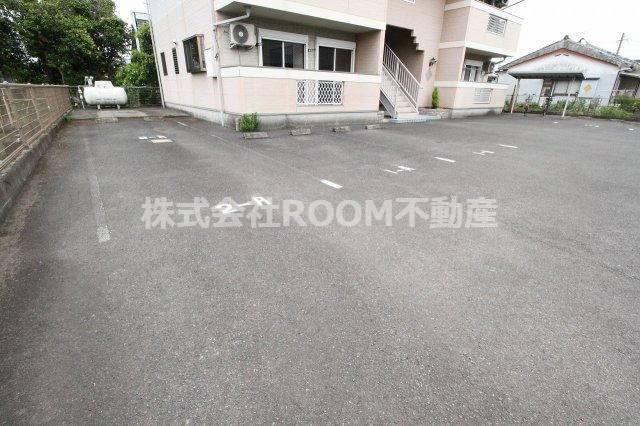 ラティーニの駐車場