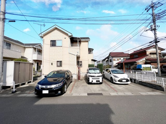 藤岡市中　中古住宅の前面道路含む現地写真