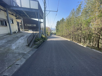 【前面道路含む現地写真】