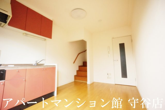 レオパレス吉春の居間・リビング