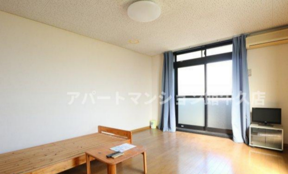 レオパレスさくらの居間・リビング