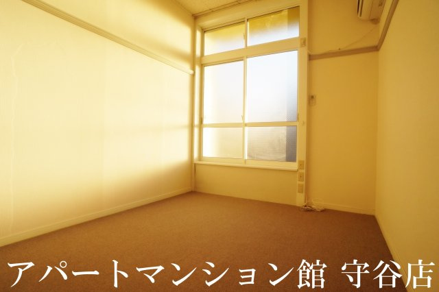 レオパレストレジャーズの居間・リビング