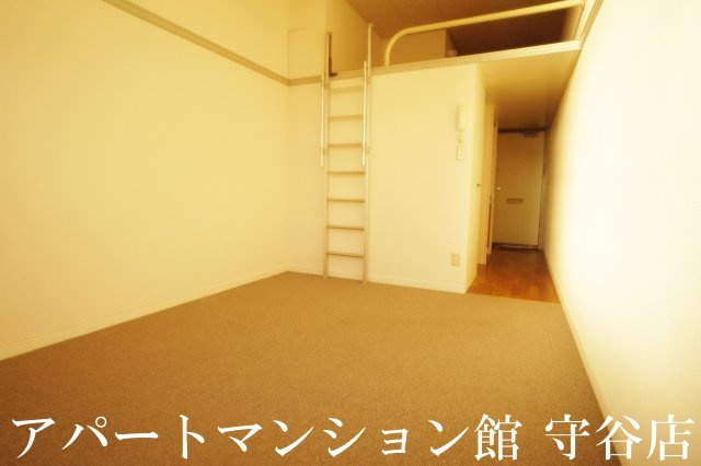 レオパレストレジャーズの居間・リビング