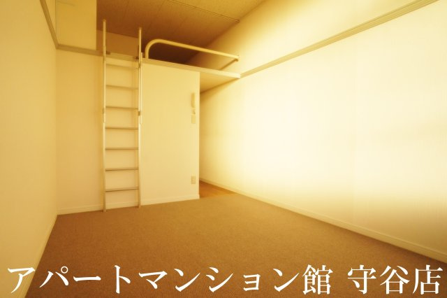レオパレストレジャーズの居間・リビング