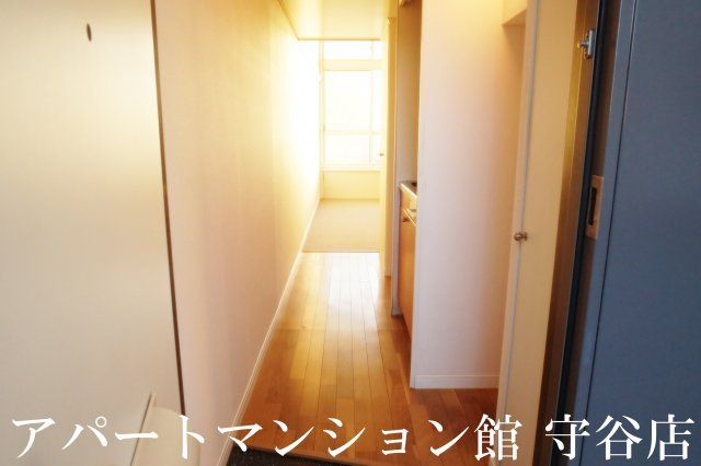 レオパレストレジャーズの玄関