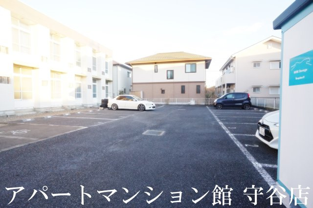 レオパレストレジャーズの駐車場