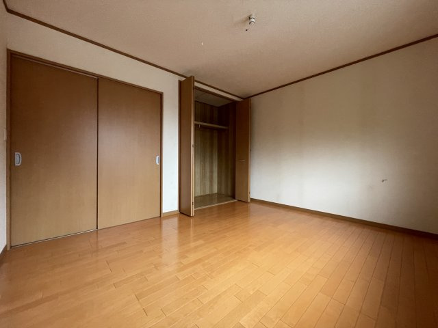 ブルウジュⅡの洋室|ゆったりした洋室です