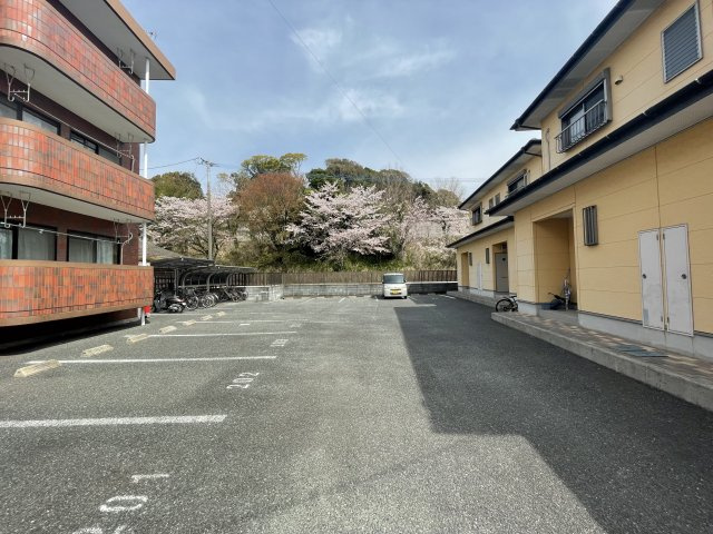 ブルウジュⅡの駐車場|駐車場があります