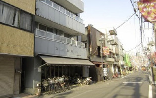 テイクルート青木の外観