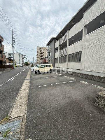 ファビュラス松下の駐車場