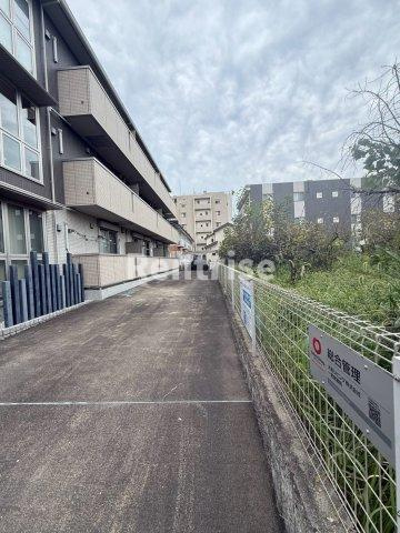 ファビュラス松下の駐車場