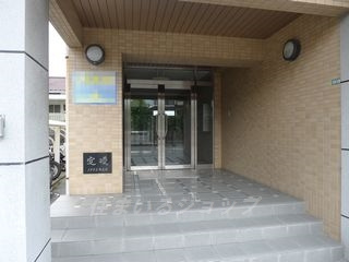 グリーンヴァリィ金光二番館のエントランス