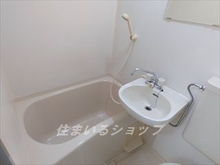 グリーンヴァリィ金光二番館の浴室