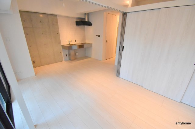 アクアスイート南森町　仲介手数料無料の居間・リビング