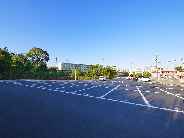 医療センター東モータープールの駐車場