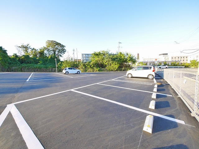 医療センター東モータープールの駐車場