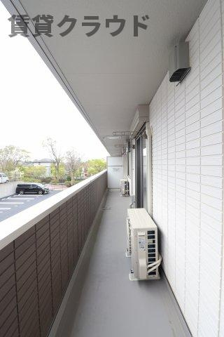 プチクールおゆみ野のバルコニー|リビング・洋室にまたがっているので広いバルコニーです！