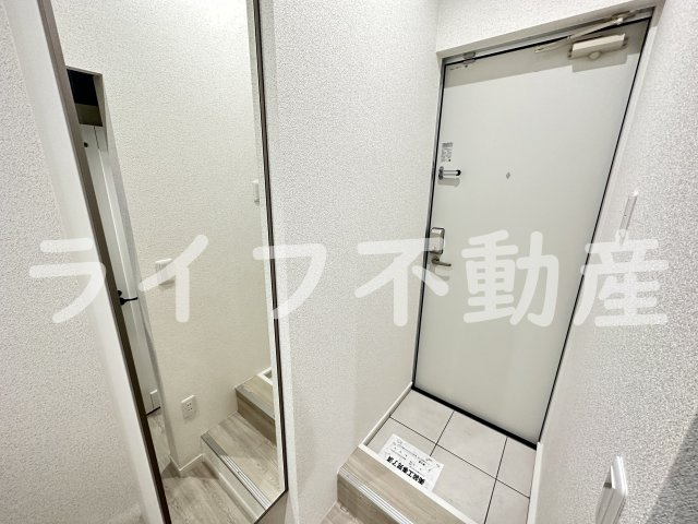 あんしん＋衣摺08-7002の玄関|明るい玄関です